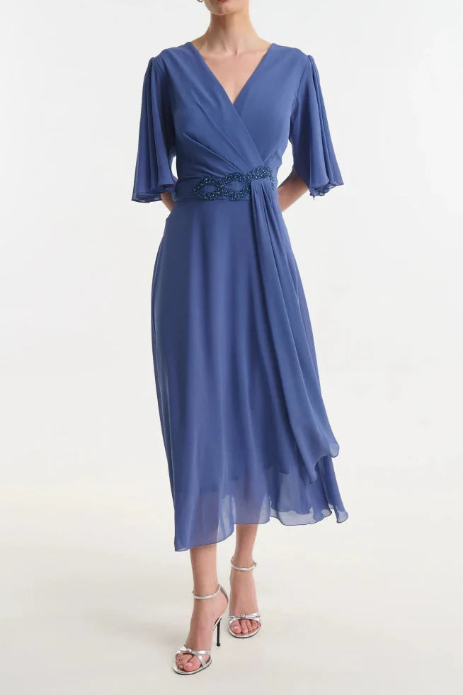 Vestido Midi Fluido – Elegância Graciosa