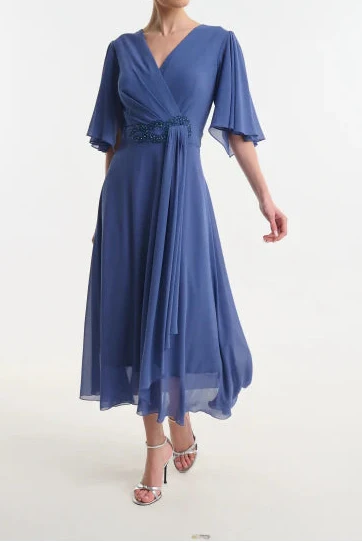 Vestido Midi Fluido – Elegância Graciosa