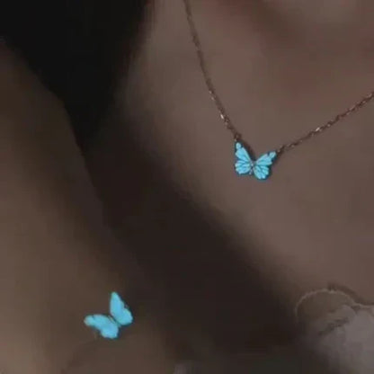 Papillon — Collier Papillon Bleu avec Charme Délicat