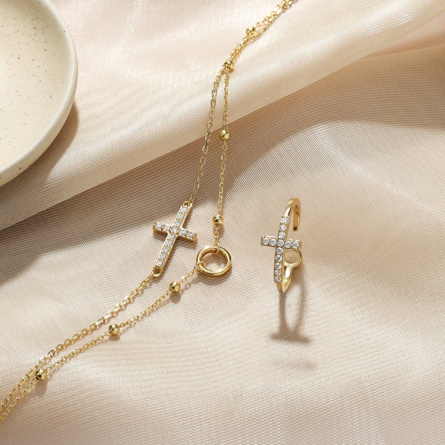 Le Croix Cercle — Collier de Foi en Or Doré