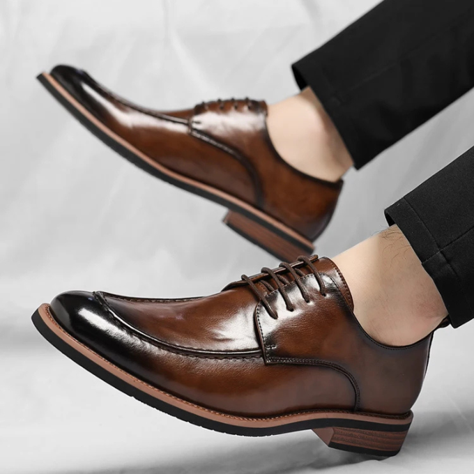Les Chaussures Oxford Lorenzio avec Finition en Cuir Poli