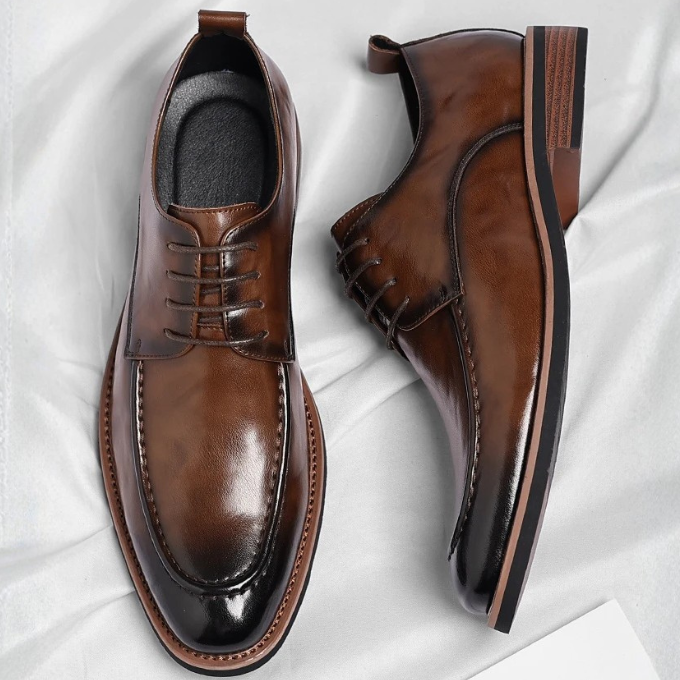 Les Chaussures Oxford Lorenzio avec Finition en Cuir Poli