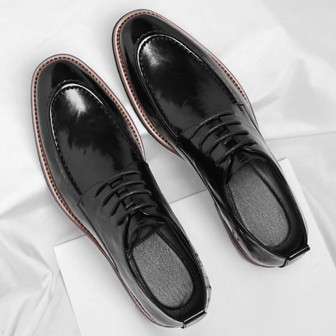 Les Chaussures Oxford Lorenzio avec Finition en Cuir Poli
