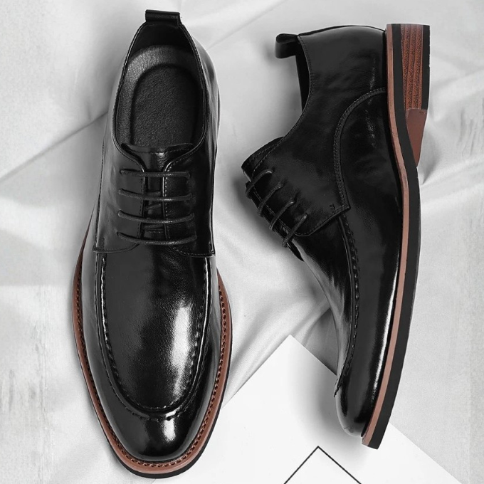 Les Chaussures Oxford Lorenzio avec Finition en Cuir Poli