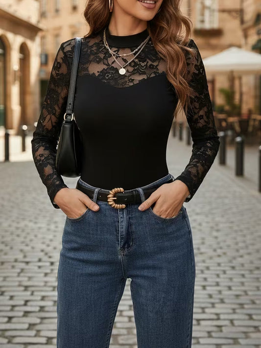 Seraphine — Blouse en dentelle à manches longues et col montant