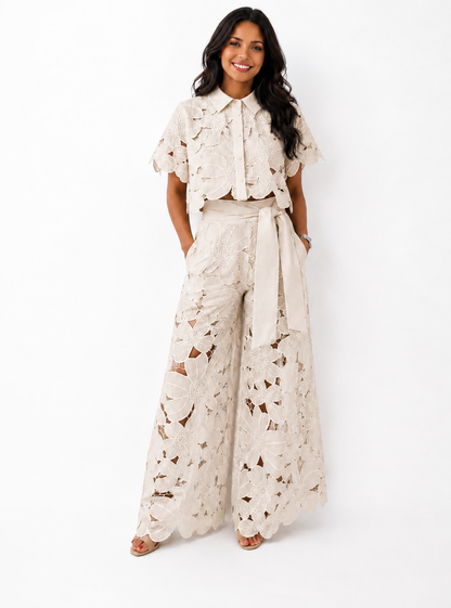 Isabela — Ensemble Blouse & Pantalons Brodés de Dentelle