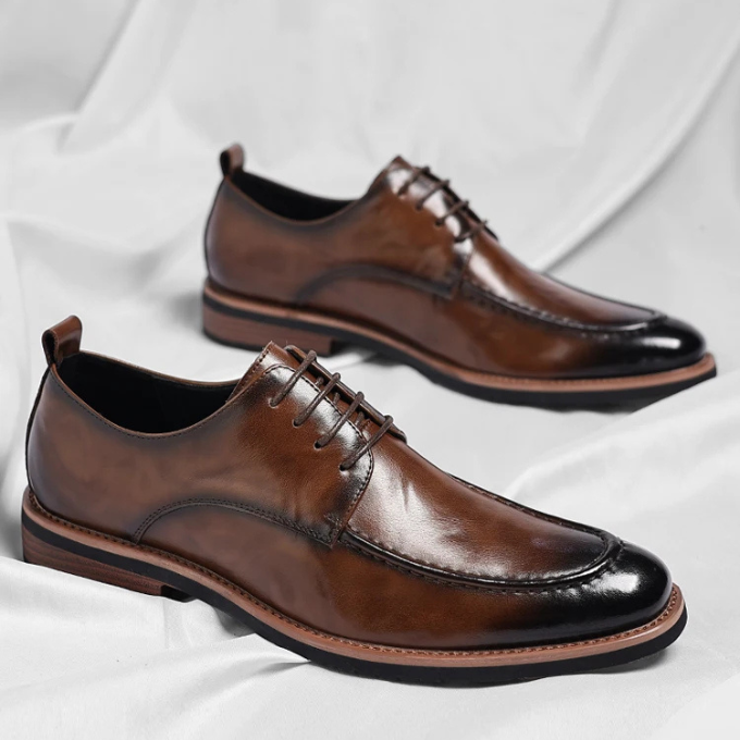 Les Chaussures Oxford Lorenzio avec Finition en Cuir Poli