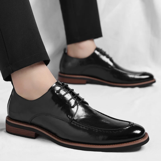 Les Chaussures Oxford Lorenzio avec Finition en Cuir Poli