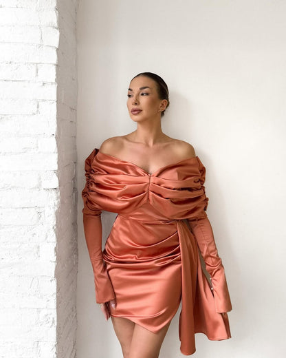 Ellia — Robe en taffetas élastique corsetée