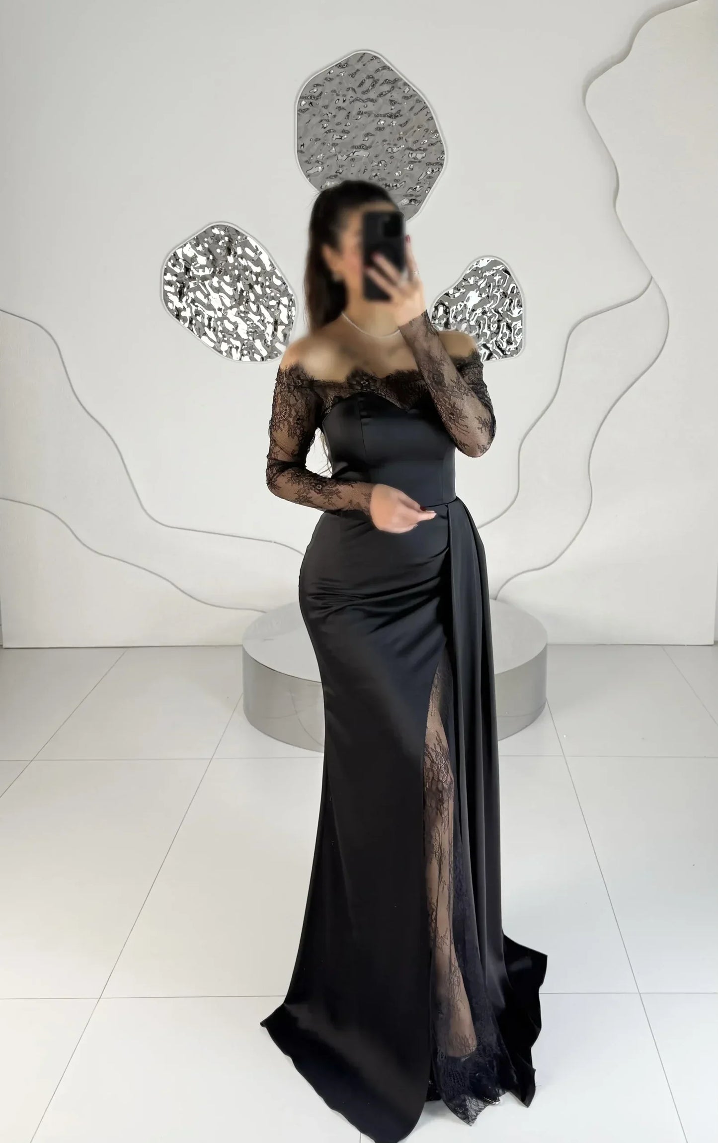 Chantilly — Robe de Soirée en Dentelle