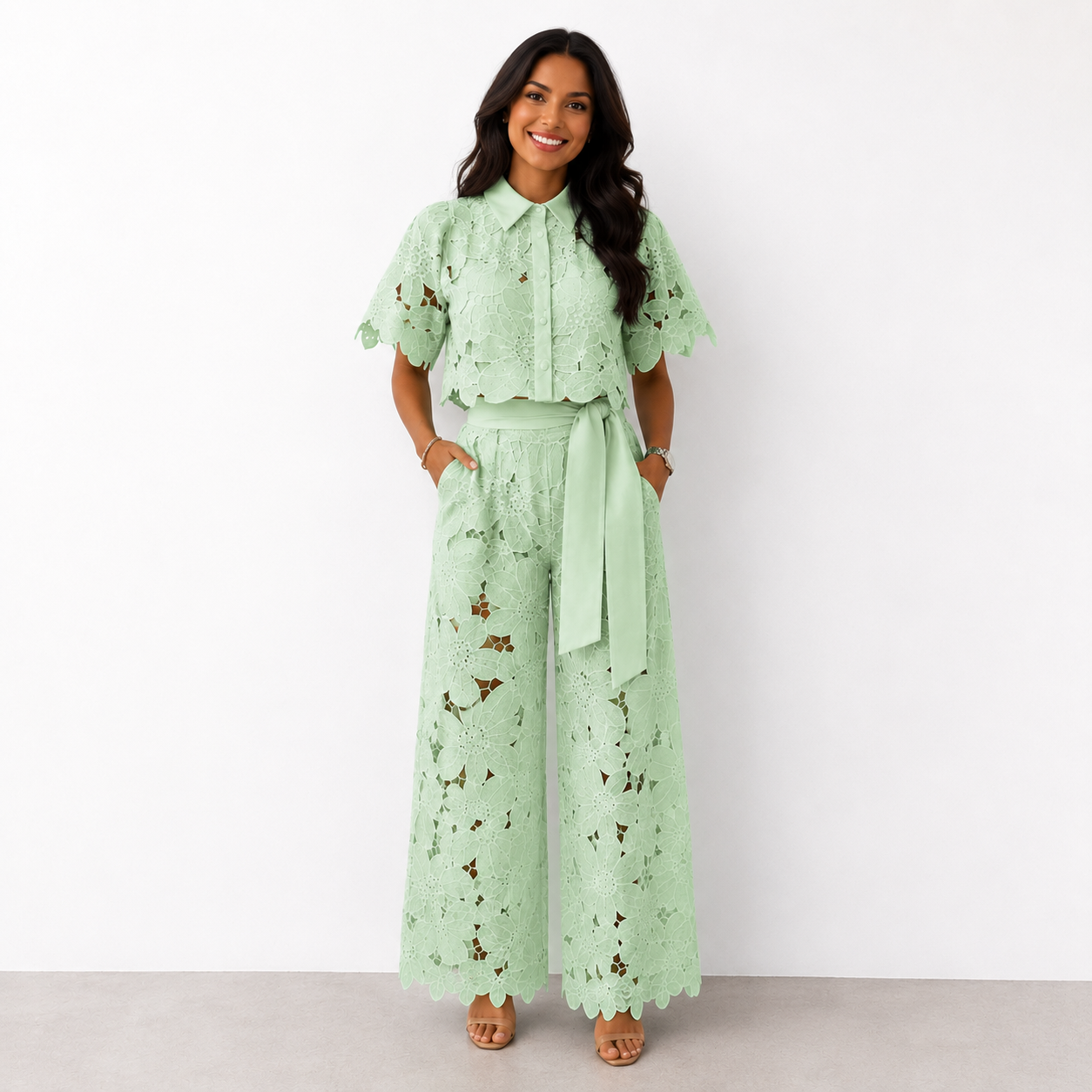 Isabela — Ensemble Blouse & Pantalons Brodés de Dentelle