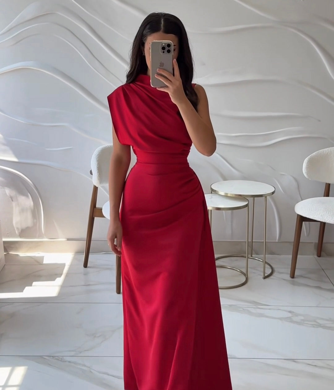 Ailinore — Robe en taffetas élastique sans manches