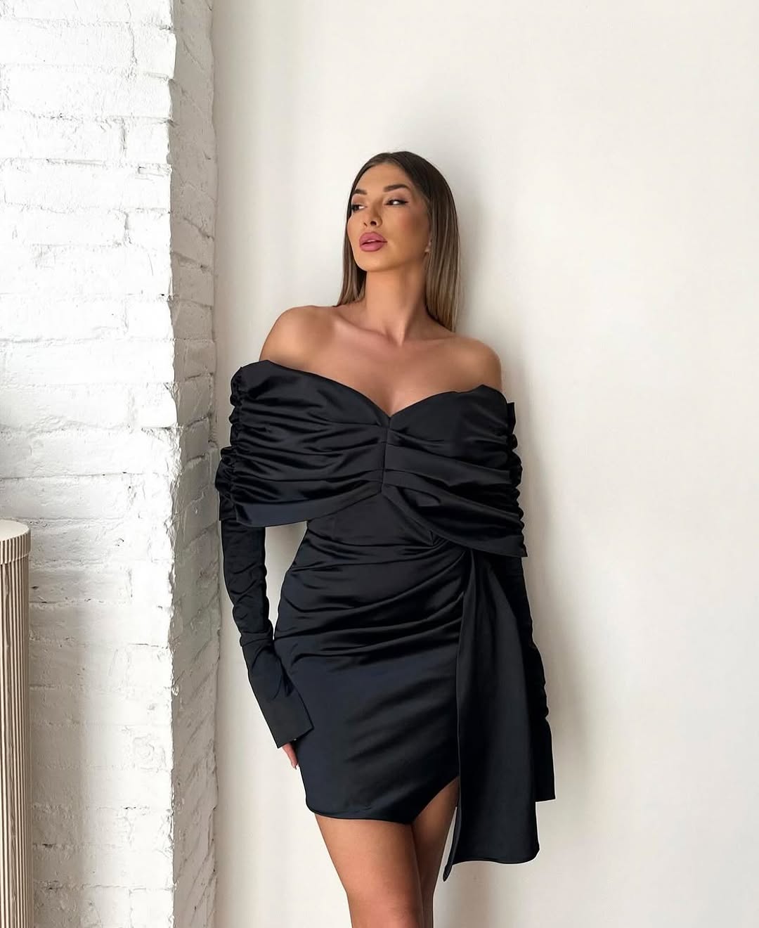 Ellia — Robe en taffetas élastique corsetée