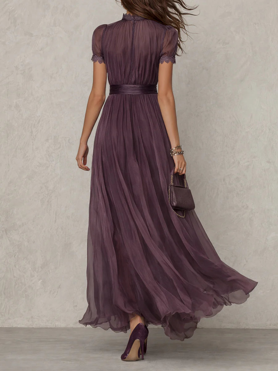 Robe Flavia en Dentelle Violette à Décolleté Tombant