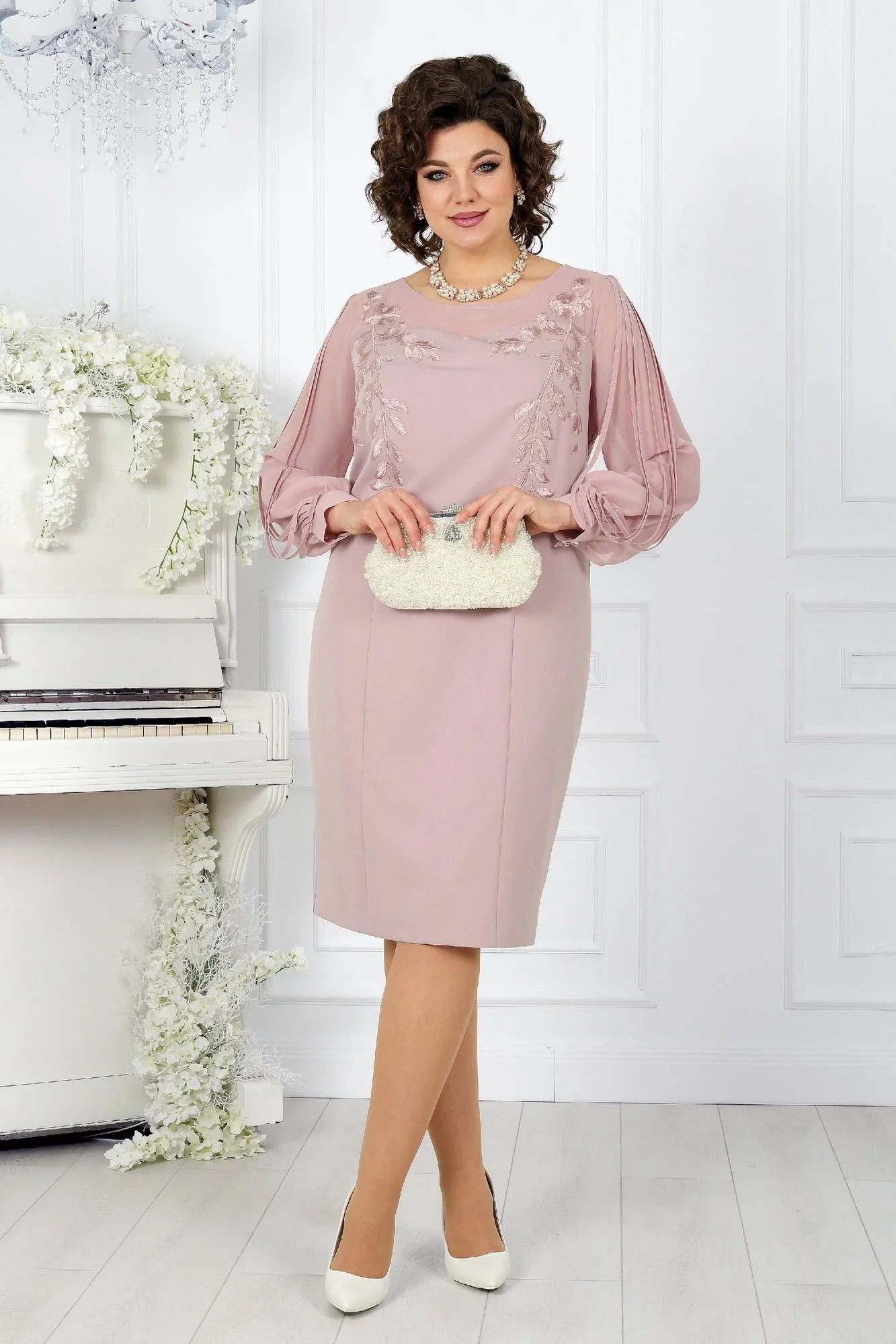 Élégant - Sophistiquée Robe en Chiffon & Détails en Dentelle