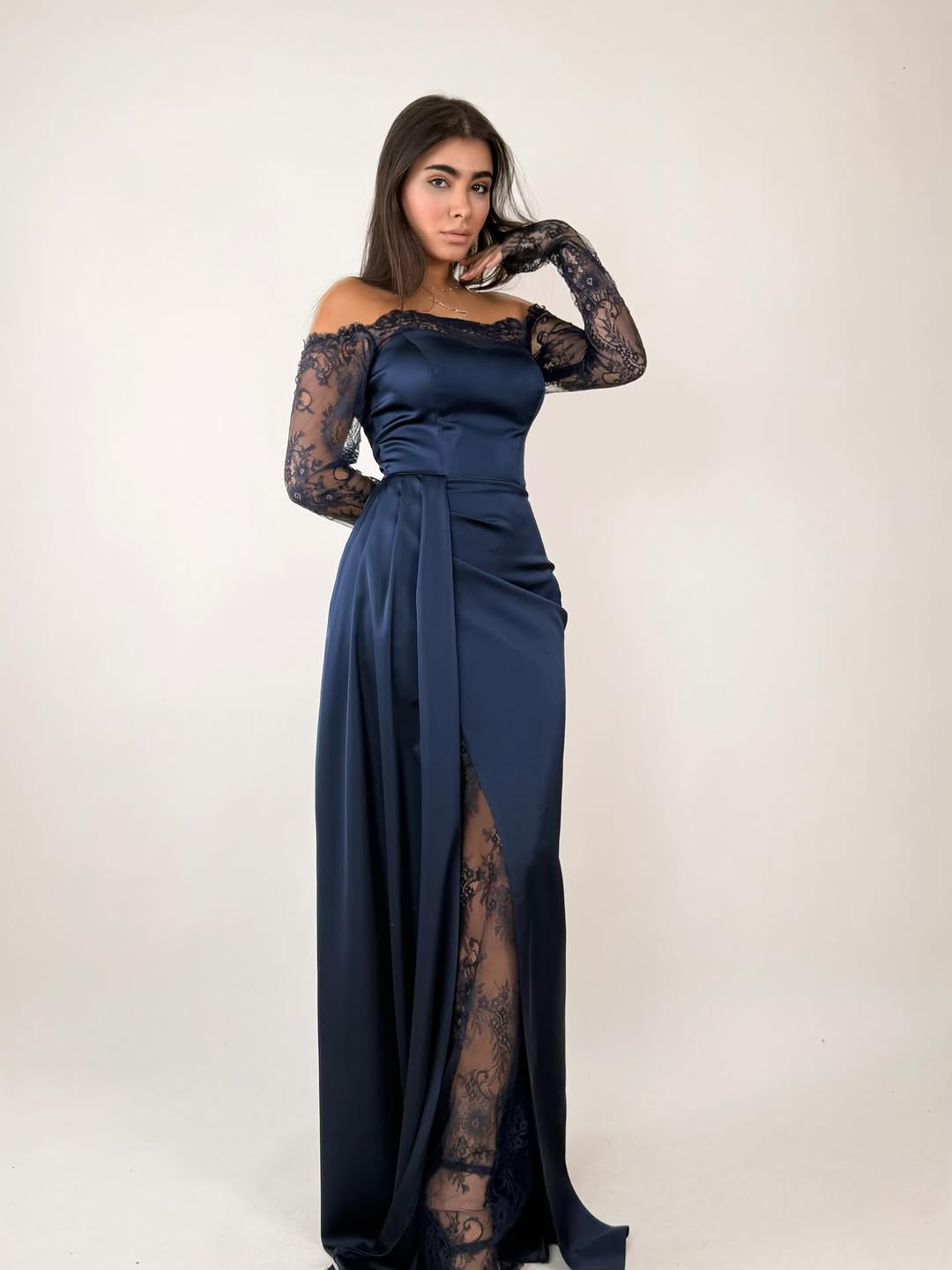 Chantilly — Robe de Soirée en Dentelle