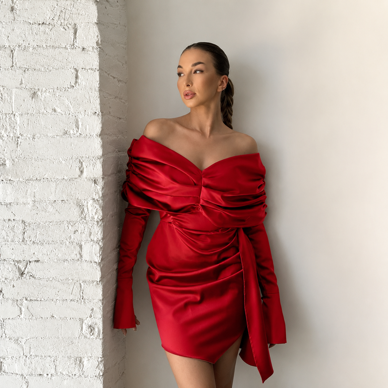 Ellia — Robe en taffetas élastique corsetée