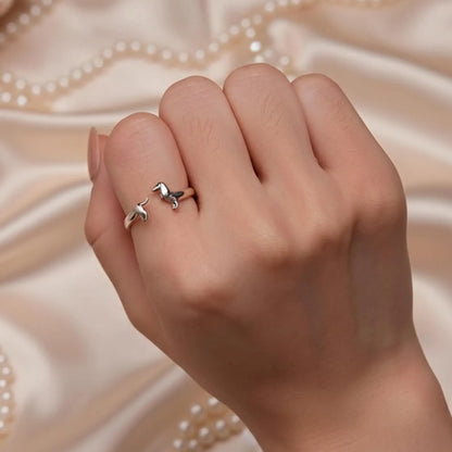 Bague délicate en argent représentant un teckel