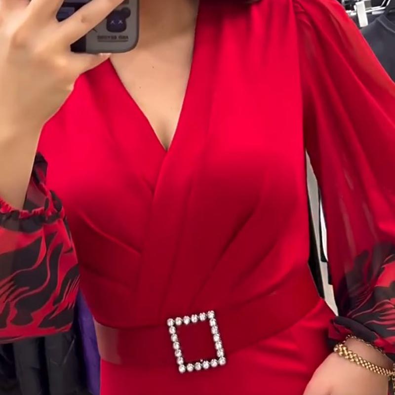 Adalyne — Robe Rouge en Soie à Col en V