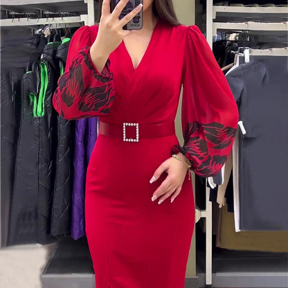 Adalyne — Robe Rouge en Soie à Col en V