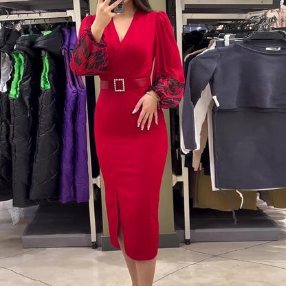 Adalyne — Robe Rouge en Soie à Col en V